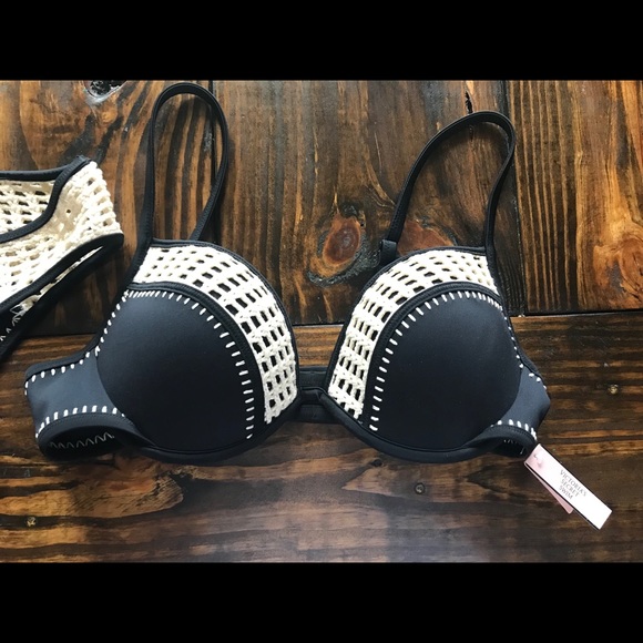 Victoria’s Secret Bikini - Picture 4 of 5